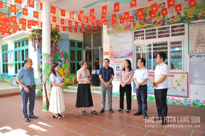 Đoàn công tác của Ban Pháp chế HĐND tỉnh khảo sát tại Trường Mầm non Kỳ Lừa, phường Kỳ Lừa