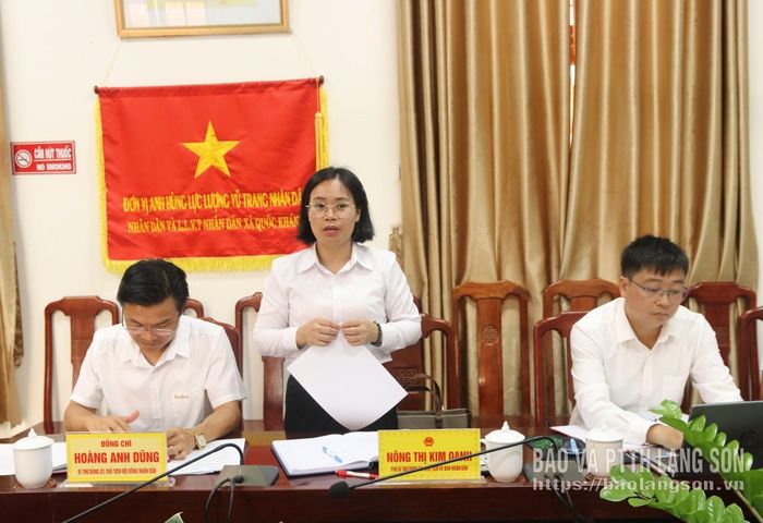 Lãnh đạo UBND xã Quốc Khánh báo cáo một số nội dung tại buổi làm việc