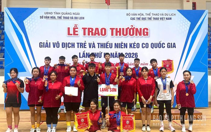 Các VĐV tham gia thi đấu tại Giải vô địch trẻ và thiếu niên kéo co quốc gia
