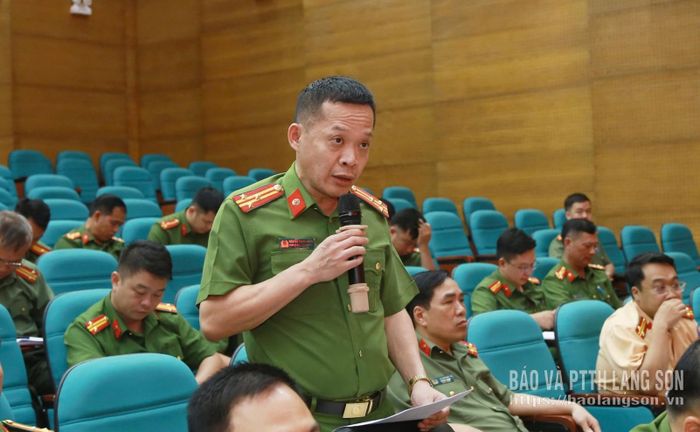 Lãnh đạo Văn phòng Cơ quan cảnh sát điều tra, Công an tỉnh phát biểu ý kiến tại chương trình làm việc