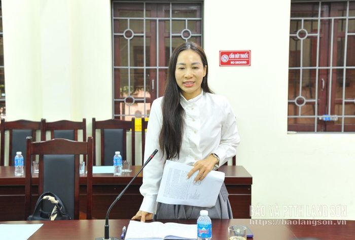 Lãnh đạo Trung tâm Xúc tiến Đầu tư, Thương mại và Du lịch tỉnh phát biểu tại cuộc họp