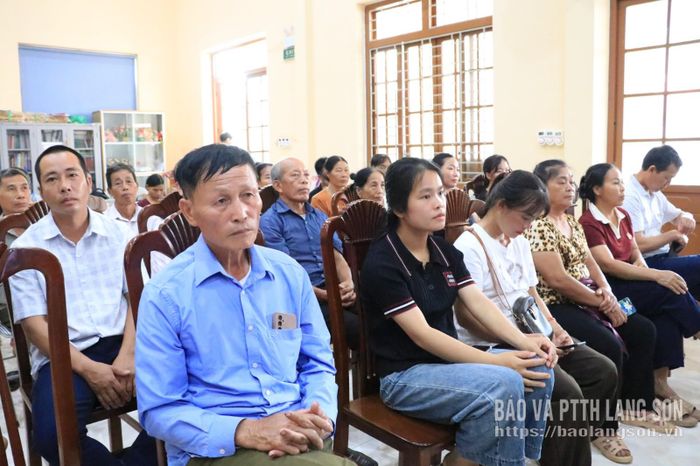 Đông đảo người dân tham dự hội thảo