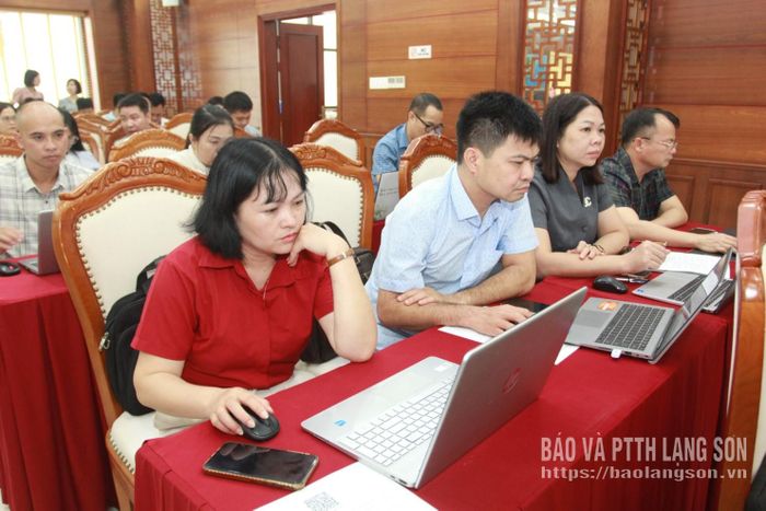 Đại biểu tham dự hội thảo