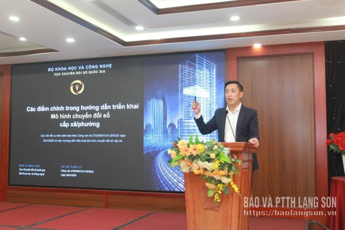 Báo cáo viên Cục Chuyển đổi số Quốc gia hướng dẫn triển khai mô hình chuyển đổi số cấp xã