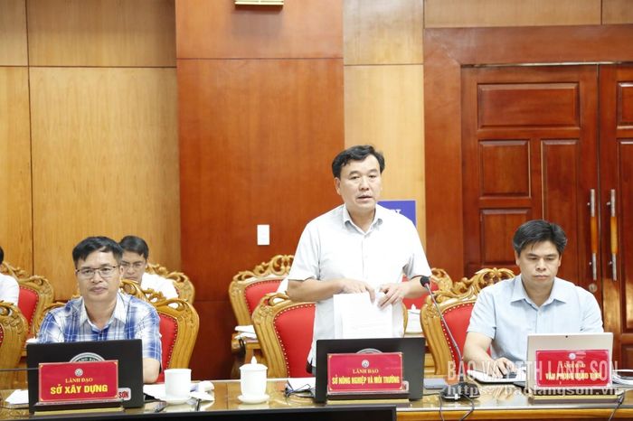 Lãnh đạo Sở Nông nghiệp và Môi trường phát biểu tại cuộc họp