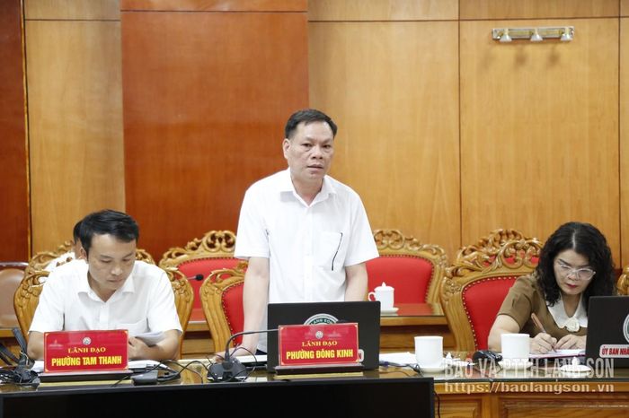 Lãnh đạo UBND phường Đông Kinh nêu khó khăn, vướng mắc tại cuộc họp