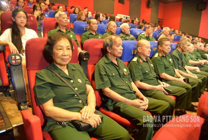 Các đại biểu dự lễ khai mạc tuần phim