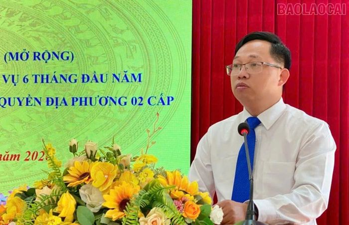 Đồng chí Nguyễn Ngọc Quỳnh - Bí thư Đảng ủy, Chủ tịch HĐND xã Thác Bà phát biểu kết luận hội nghị.