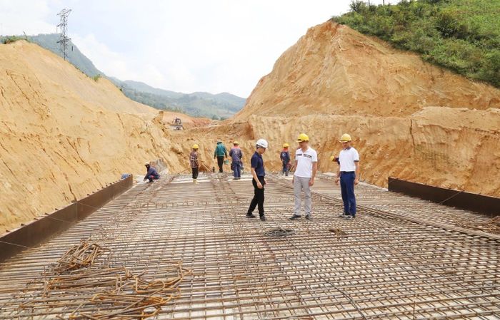 Nhiều công trình trọng điểm được tập trung nhân lực, thiết bị để đẩy nhanh tiến độ thi công.