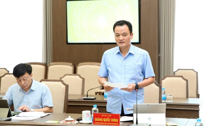 Đồng chí Giàng Quốc Hưng - Ủy viên Ban Thường vụ Tỉnh ủy, Phó Chủ tịch UBND tỉnh phát biểu tại phiên họp.