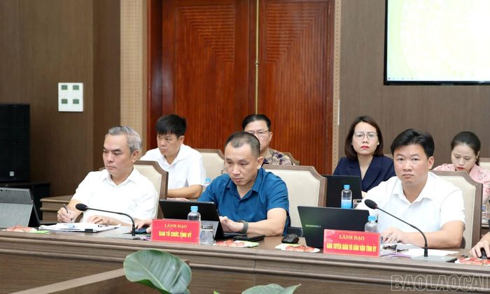 Các đại biểu tham dự phiên họp.