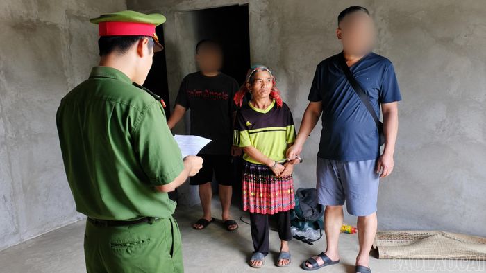 Cơ quan Cảnh sát điều tra Công an tỉnh Lào Cai thi hành quyết định khởi tố bị can đối với Thào Thị Má về tội "Tổ chức sử dụng trái phép chất ma túy".