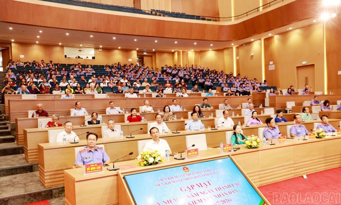 Các cán bộ lãnh đạo Viện Kiểm sát nhân dân tỉnh dự buổi gặp mặt.