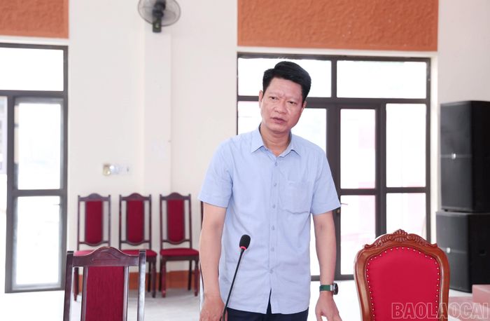 Đồng chí Nguyễn Thế Phước - Phó Bí thư Tỉnh ủy, Chủ tịch Ủy ban MTTQ Việt Nam tỉnh Lào Cai phát biểu tại buổi làm việc với xã Tả Van.