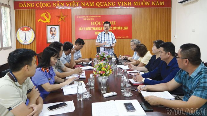 Chủ tịch Hội Luật gia tỉnh Nguyễn Huy Cường phát biểu bế mạc hội nghị.