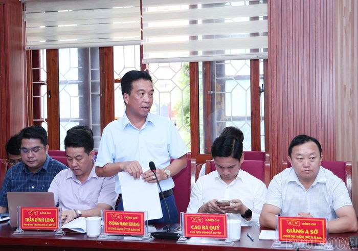 Lãnh đạo các xã phát biểu, làm rõ những kết quả đạt được, đồng thời đề xuất một số kiến nghị nhằm nâng cao hiệu quả triển khai nhiệm vụ tại địa phương.