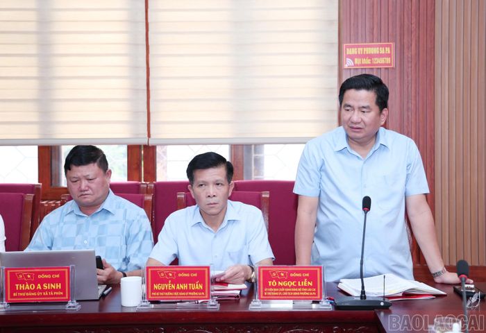 Đồng chí Tô Ngọc Liễn - Bí thư Đảng ủy phường Sa Pa báo cáo kết quả thực hiện nhiệm vụ 6 tháng đầu năm 2026 của địa phương.