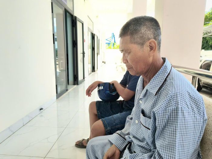 Ông Ung Văn Tám đến cơ quan công an trình báo vụ việc