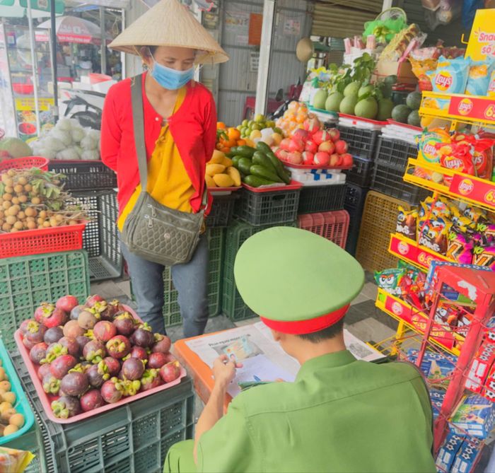 Hộ kinh doanh đồng thuận ký cam kết không lấn chiếm vỉa hè