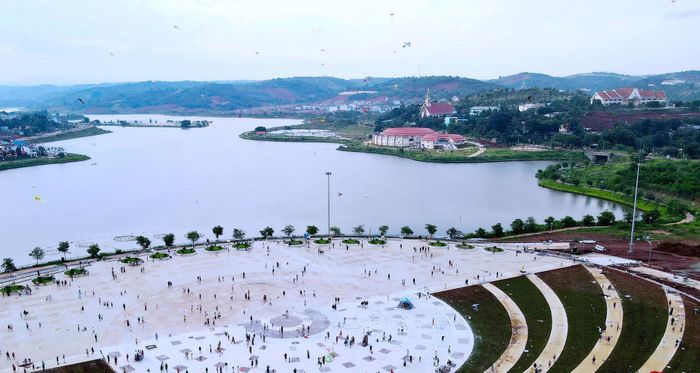 Quảng trường Gia Nghĩa và Khu liên hợp Bảo tàng - Thư viện - Công viên là công trình mang nhiều ý nghĩa, góp phần mang lại diện mạo mới cho đô thị phía Tây Lâm Đồng