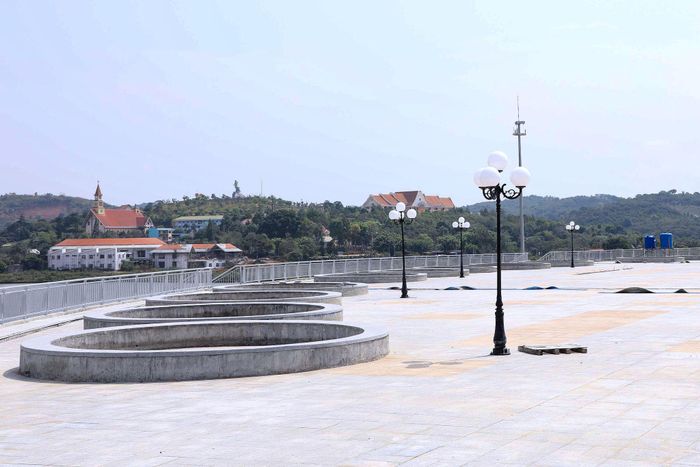 Một góc khu vực Quảng trường trung tâm Gia Nghĩa - công trình lớn phía Tây Lâm Đồng