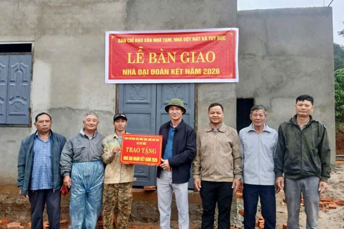 Tuy Đức bàn giao nhà Đại đoàn kết cho hộ dân khó khăn