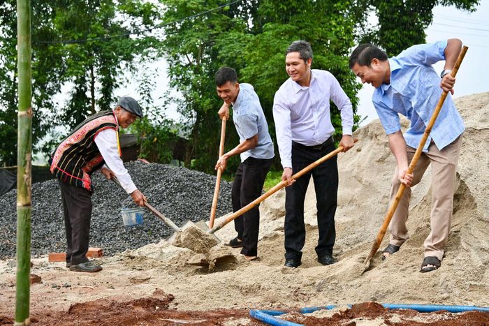 Tuy Đức khởi công xây dựng nhà Đại đoàn kết cho gia đình ông Điểu Nơi, bon Đắk R’Tíh