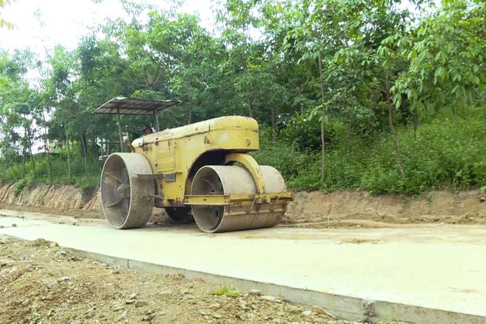 Công trình đường giao thông ở thôn 16, xã Nam Dong đã triển khai vượt kế hoạch đề ra