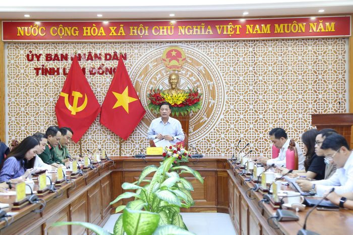 Ủy viên Ban Thường vụ Tỉnh ủy, Phó Chủ tịch Thường trực UBND tỉnh Lê Trọng Yên chủ trì buổi làm việc với các đơn vị, địa phương