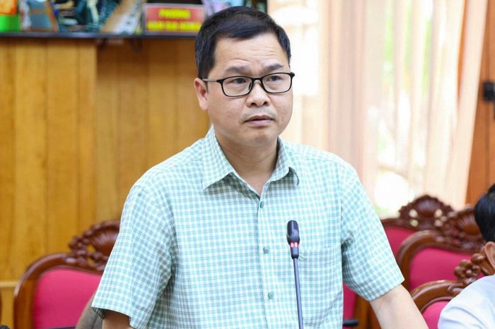 Phó Giám đốc Báo và Phát thanh, Truyền hình Lâm Đồng Nguyễn Phi Long báo cáo công tác chuẩn bị đường truyền trực tiếp cho Lễ khánh thành Quảng trường trung tâm Gia Nghĩa và Khu liên hợp Bảo tàng, Thư viện, Công viên