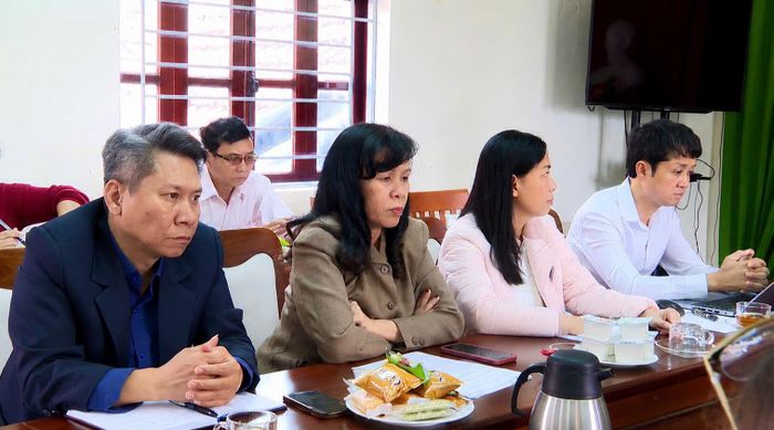 Lãnh đạo các đơn vị trong cụm tham dự hội nghị