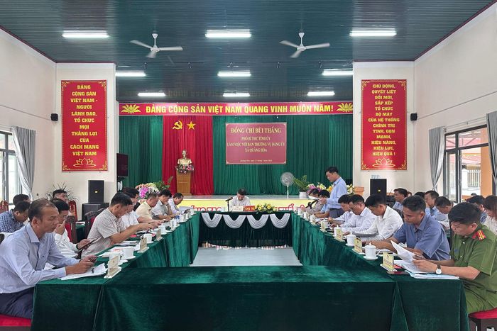 Quang cảnh buổi làm việc tại Đảng ủy xã Quảng Hòa