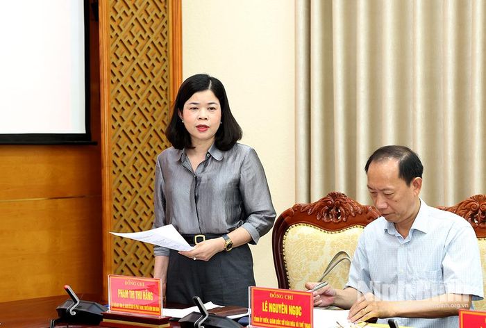 Đồng chí Phạm Thị Thu Hằng, Ủy viên Ban Thường vụ Tỉnh ủy, Giám đốc Báo và phát thanh, truyền hình Ninh Bình phát biểu tại hội nghị.