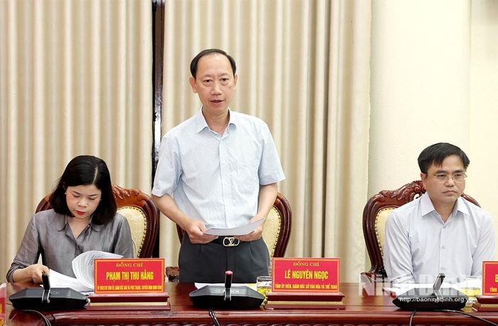 Đồng chí Lê Nguyên Ngọc, Tỉnh ủy viên, Giám đốc Sở Văn hóa và Thể thao phát biểu tại hội nghị.