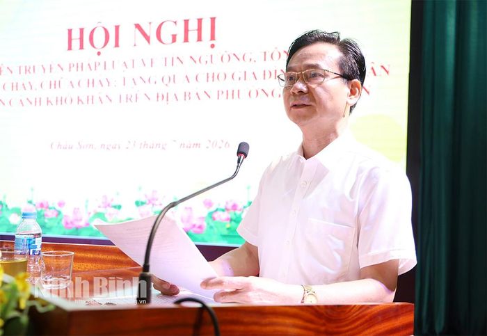 Đồng chí Trần Thanh Sơn, Tỉnh ủy viên, Bí thư Đảng ủy, Chủ tịch HĐND phường Châu Sơn phát biểu tại hội nghị.