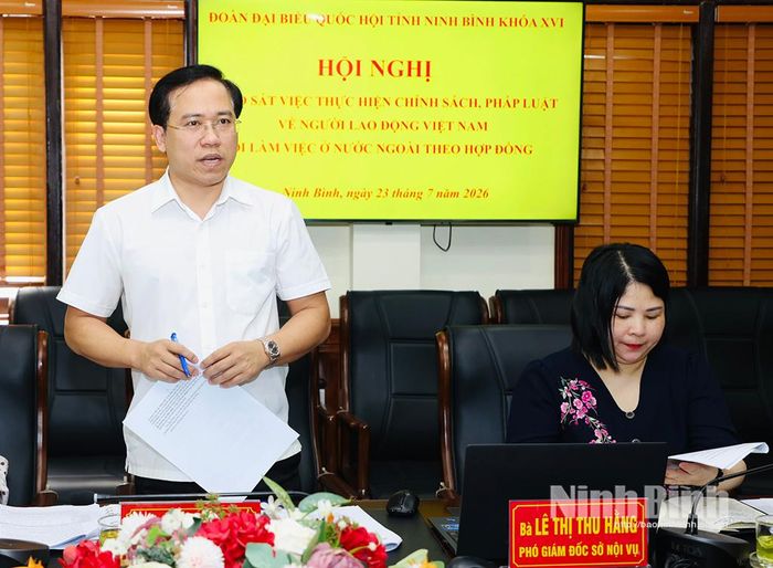 Đồng chí Lã Thanh Tùng, Giám đốc Trung tâm Dịch vụ việc làm Ninh Bình phát biểu tại buổi khảo sát.