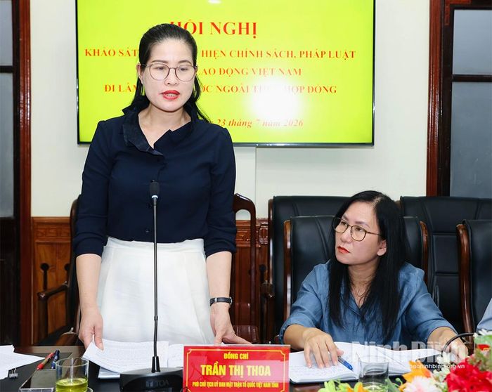 Đồng chí Trần Thị Thoa, Phó Chủ tịch Ủy ban MTTQ Việt Nam tỉnh phát biểu tại buổi khảo sát.