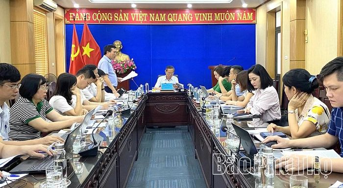 Lãnh đạo Sở Khoa học và Công nghệ báo cáo tại buổi giám sát.