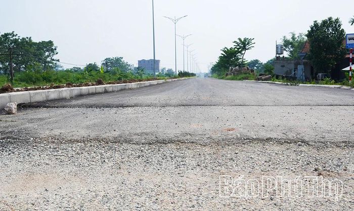 Đến nay, công tác thảm bê tông nhựa mặt đường đã đạt khoảng 90% khối lượng.