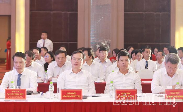 Các đại biểu dự hội nghị.