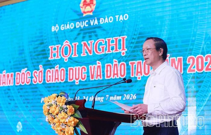 Thứ trưởng Thường trực Bộ GD&amp;ĐT Phạm Ngọc Thưởng phát biểu khai mạc hội nghị.