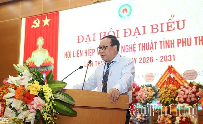 Lãnh đạo Hội Liên hiệp VHNT tỉnh báo cáo tại Đại hội.