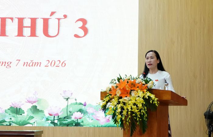 Đồng chí Nguyễn Thị Nguyên, Chủ tịch HĐND phường Đồng Hới phát biểu bế mạc kỳ họp - Ảnh: H.Tr