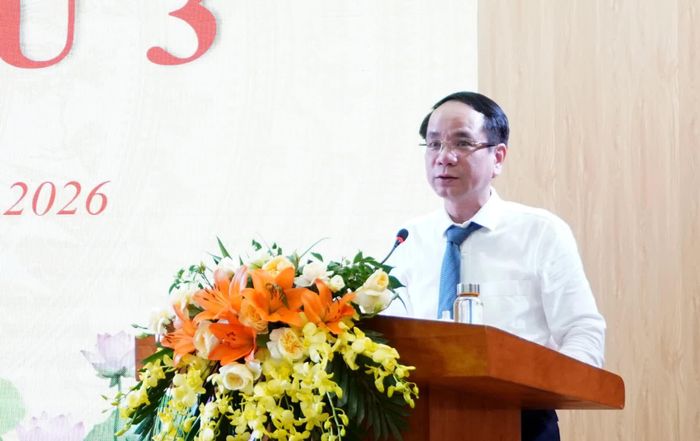 Đồng chí Phan Mạnh Hùng, Bí thư Đảng ủy phường Đồng Hới phát biểu chỉ đạo tại kỳ họp - Ảnh: H.Tr