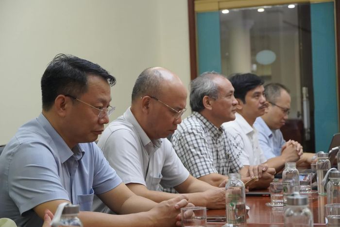 Các đại biểu tham dự buổi làm việc - Ảnh: H.L