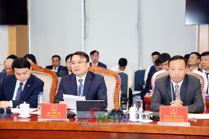 Đồng chí Phó Chủ tịch UBND tỉnh Nghệ An phát biểu tham luận tại hội nghị.