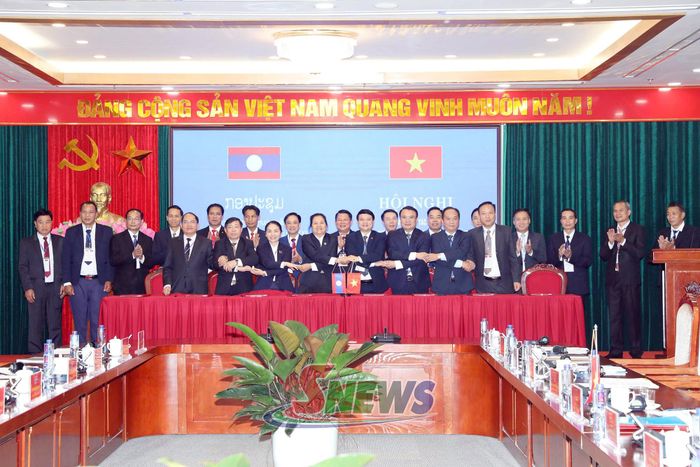 Lãnh đạo 8 tỉnh ký Biên bản ghi nhớ lần thứ XXII.