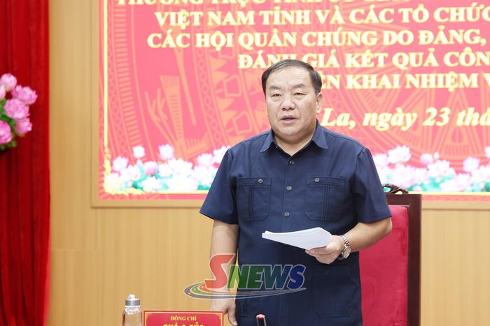 Đồng chí , Phó Bí thư Tỉnh ủy, Chủ tịch Ủy ban MTTQ Việt Nam tỉnh chủ trì hội nghị.