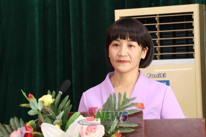 Đại diện Tổ đại biểu HĐND tỉnh báo cáo kết quả giải quyết các ý kiến, kiến nghị của cử tri gửi đến các kỳ tiếp xúc trước.