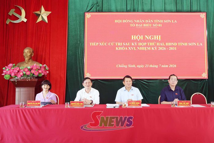 Tổ đại biểu số 1, HĐND tỉnh tiếp xúc cử tri phường Chiềng Sinh.